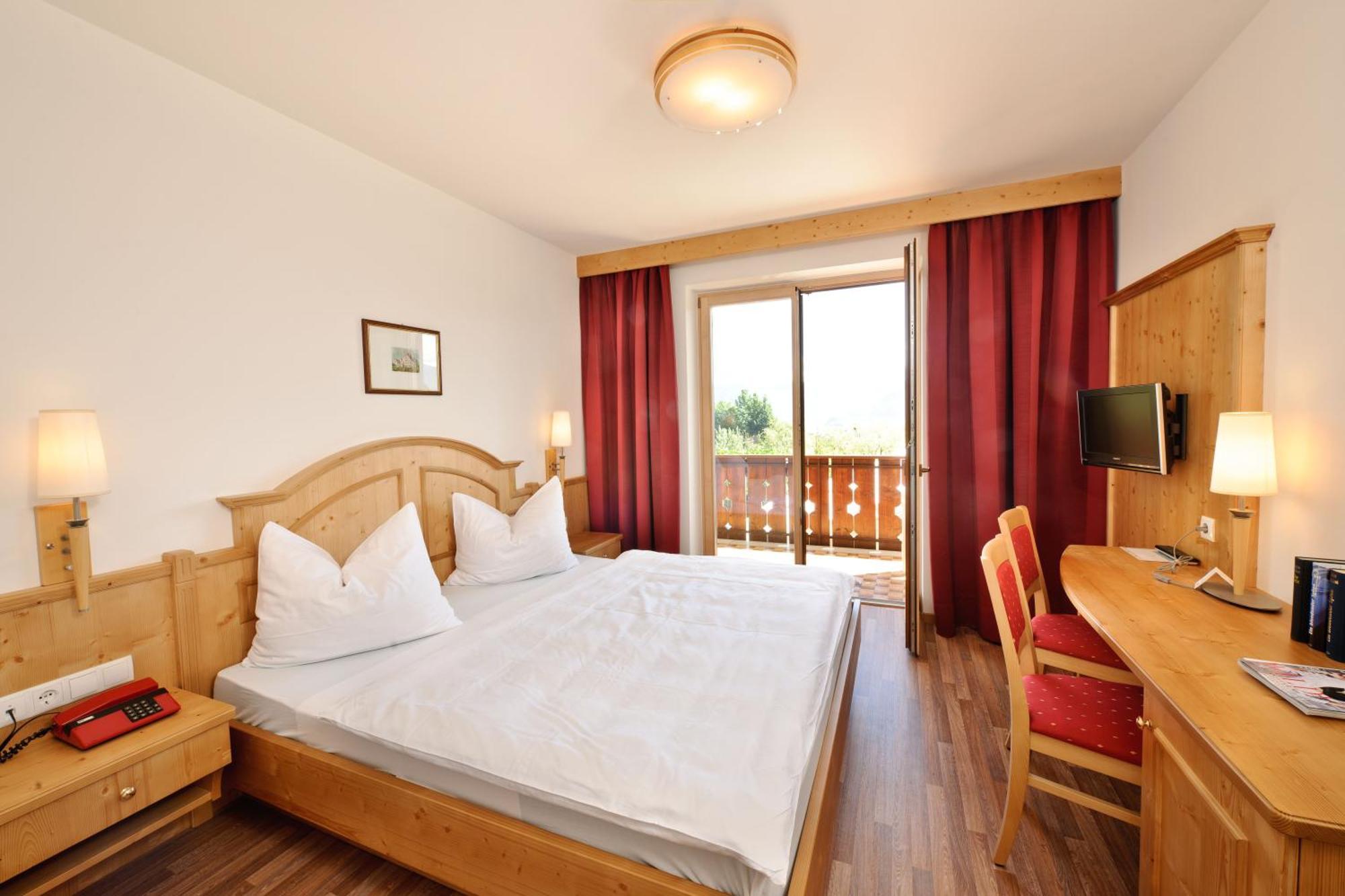 Hotel St. Justina Hof 阿皮亚诺苏拉斯特拉达 外观 照片