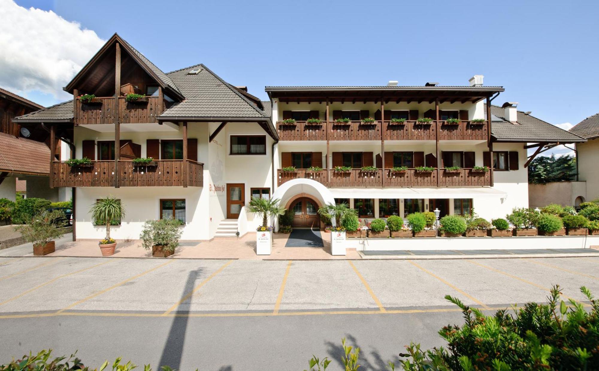 Hotel St. Justina Hof 阿皮亚诺苏拉斯特拉达 外观 照片