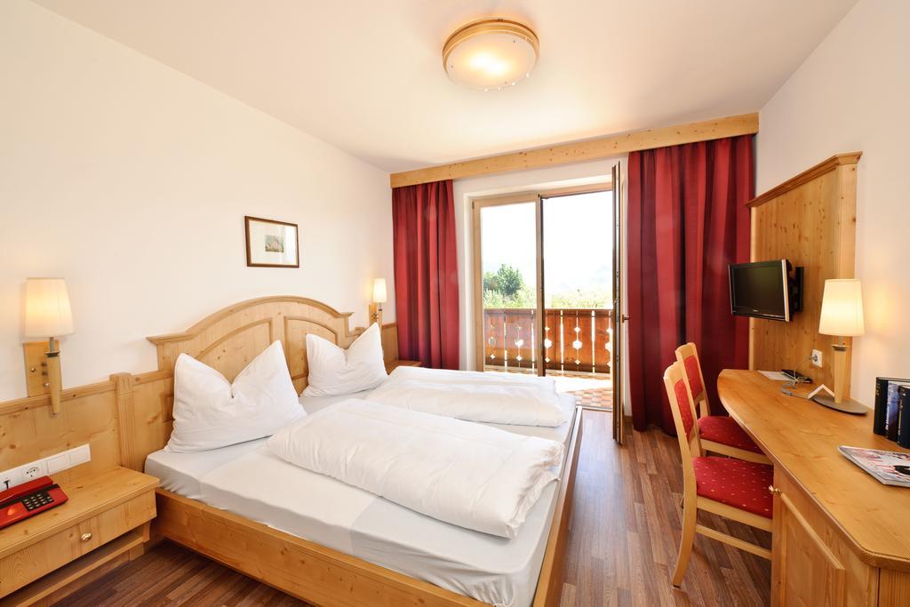 Hotel St. Justina Hof 阿皮亚诺苏拉斯特拉达 外观 照片